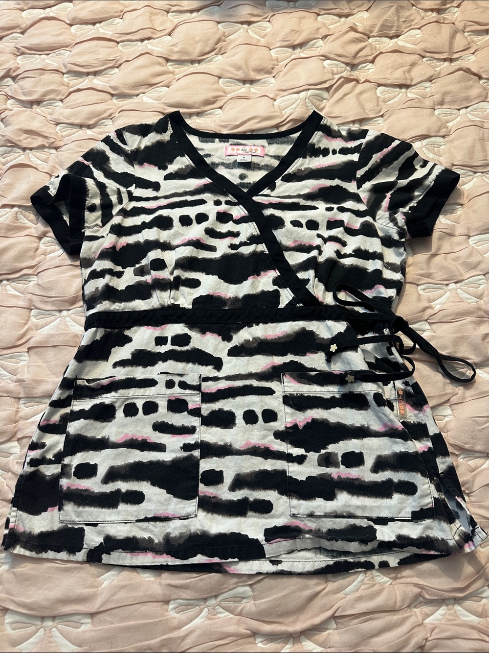 koi Black, White & Light Pink Abstract Wrap Scrub Top 🦓